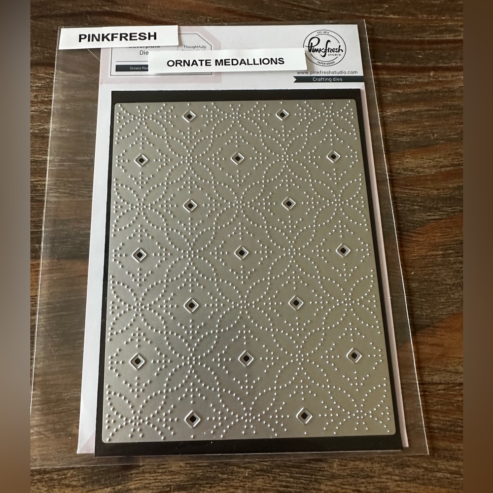 Pinkfresh Studio Ornate Medallions Cover Die